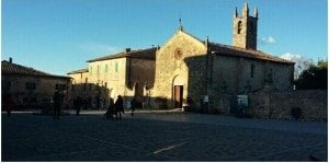 monteriggioni-in-tuscany-beautiful-town-to-be-visited-km-zero-tours-slow-travel-tuscany-300x149